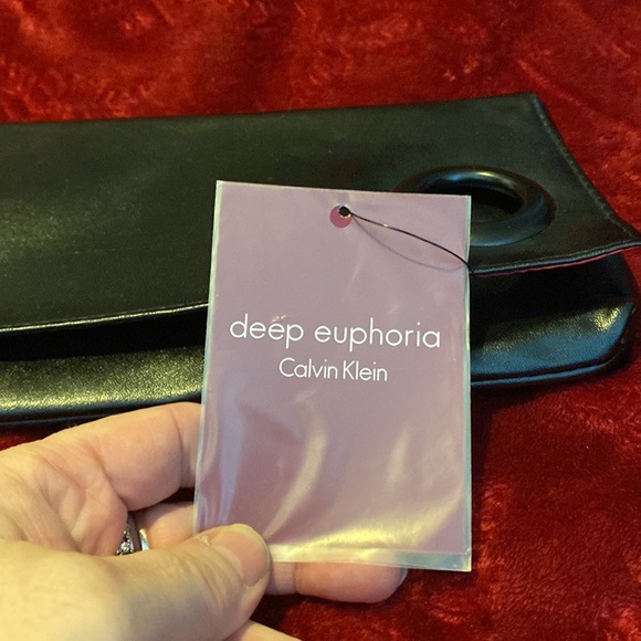 Calvin Klein - Picture 4 of 4